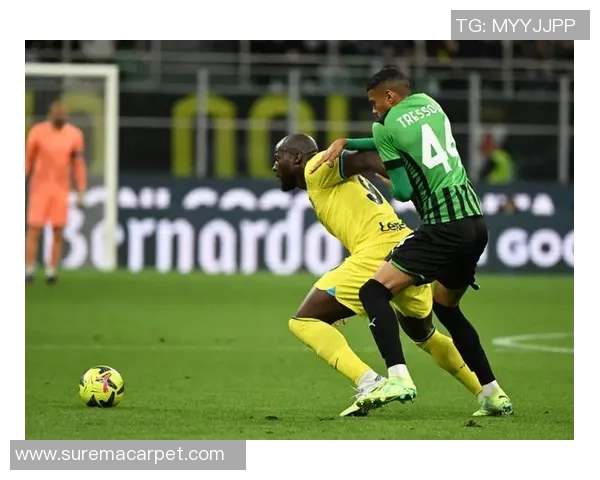 AC米兰大胜巴萨5-1友谊赛精彩瞬间回顾引发全场热烈反响