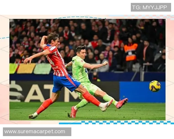 西甲经典对决巴萨惊险逆转曼联全场沸腾的瞬间分析