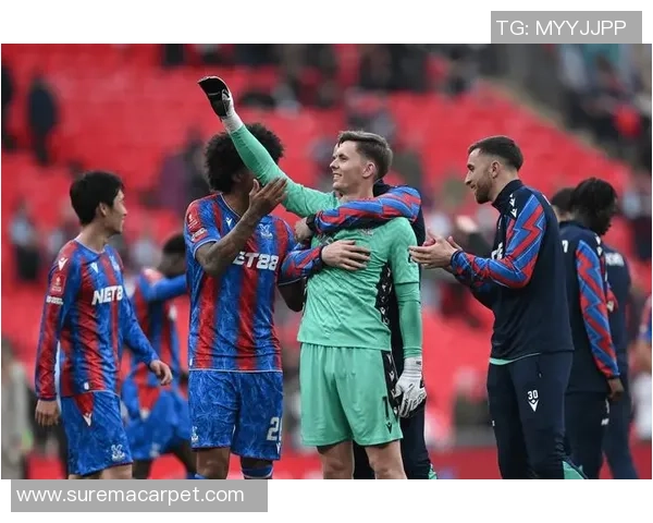 足总杯精彩对决里昂大胜巴黎圣日耳曼引发争议判罚引爆全场气氛