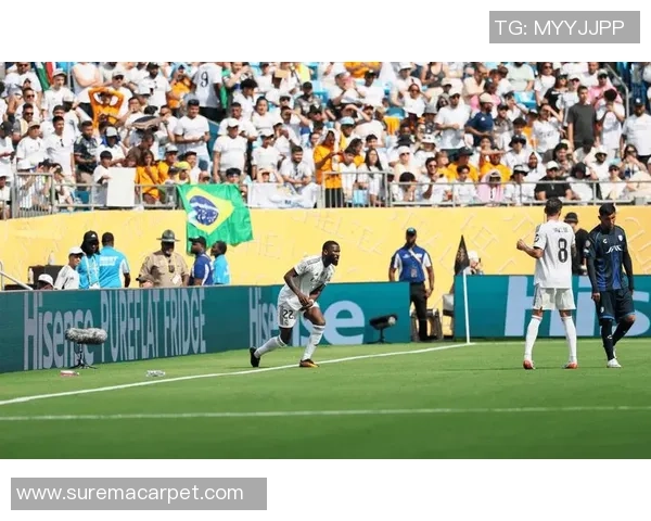 友谊赛惊现冷门那不勒斯与皇马战平精彩扑救引发全场欢呼 友谊赛惊现冷门那不勒斯与皇马战平精彩扑救引发全场欢呼