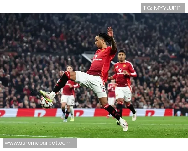 巴萨友谊赛大胜曼联四球逆转全场观众热情高涨赛后点评精彩纷呈 巴萨友谊赛大胜曼联四球逆转全场观众热情高涨赛后点评精彩纷呈