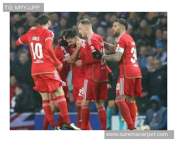 欧联杯激战巴萨主场3-0战胜里昂红牌争议引发全场热议