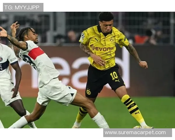 德甲激战:巴黎圣日耳曼险胜曼联红牌争议引发全场热议 德甲激战:巴黎圣日耳曼险胜曼联红牌争议引发全场热议