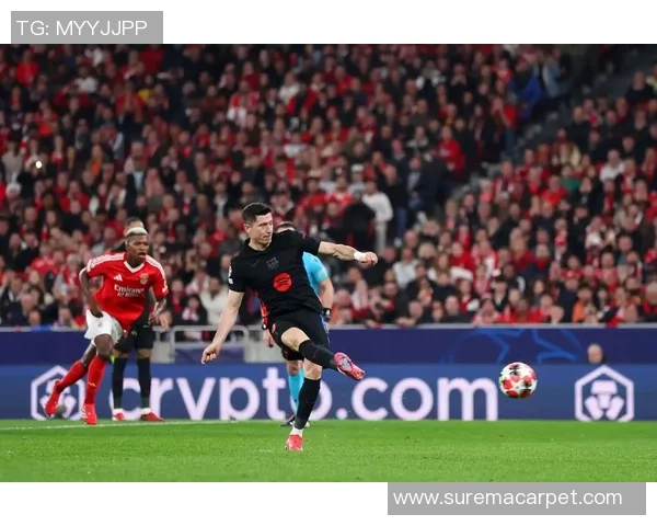 欧冠震撼战役本菲卡大胜巴萨争议判罚引发全场热议