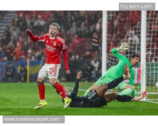 意甲激战曼联逆转本菲卡全场沸腾赛后分析引发热议